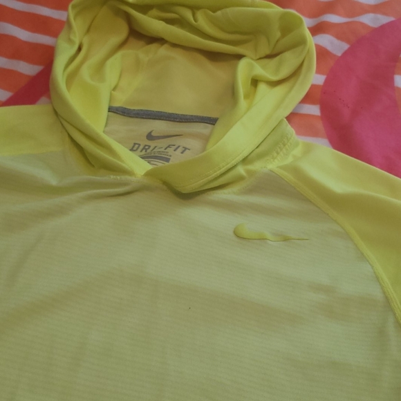 🔥 Nike 🔥 bright yellow hoodie long sleeve tee - Picture 2 of 7
